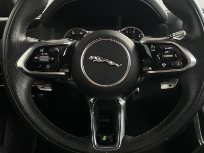 Jaguar XE P300*R-Dynamic*Black AWD*360° KAMERA*PANO*LED