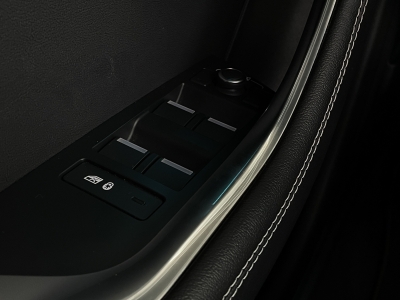 Jaguar XE P300*R-Dynamic*Black AWD*360° KAMERA*PANO*LED