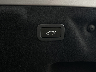 Jaguar XE P300*R-Dynamic*Black AWD*360° KAMERA*PANO*LED