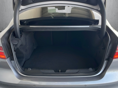 Jaguar XE P300*R-Dynamic*Black AWD*360° KAMERA*PANO*LED