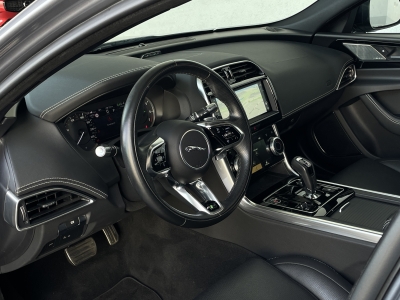 Jaguar XE P300*R-Dynamic*Black AWD*360° KAMERA*PANO*LED