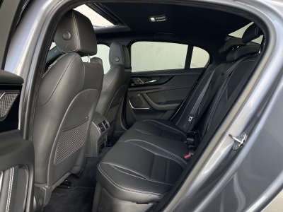 Jaguar XE P300*R-Dynamic*Black AWD*360° KAMERA*PANO*LED