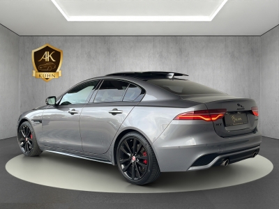 Jaguar XE P300*R-Dynamic*Black AWD*360° KAMERA*PANO*LED
