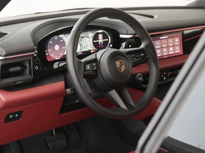 Porsche Macan 4 OffroadDesign Pano 22z PDLS+ Keyless
