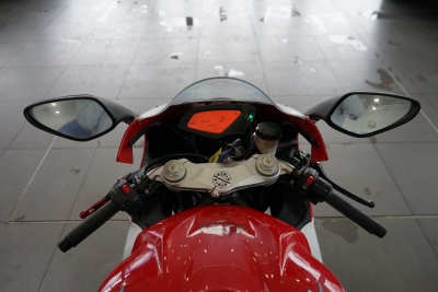 MV Agusta F3 675 QUICKSHIFT+ 4 Ven128 PS (94 kW) pro Zylinder, 3 Zylinder Reihe, Wasser-/ölgekühlt 71 Nm bei 10.600 U/min