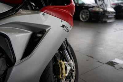MV Agusta F3 675 QUICKSHIFT+ 4 Ven128 PS (94 kW) pro Zylinder, 3 Zylinder Reihe, Wasser-/ölgekühlt 71 Nm bei 10.600 U/min