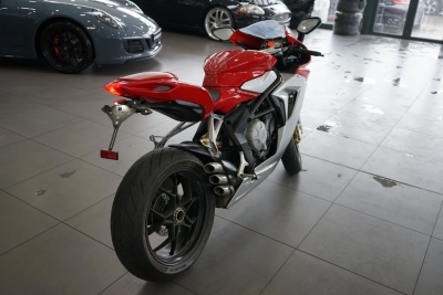 MV Agusta F3 675 QUICKSHIFT+ 4 Ven128 PS (94 kW) pro Zylinder, 3 Zylinder Reihe, Wasser-/ölgekühlt 71 Nm bei 10.600 U/min