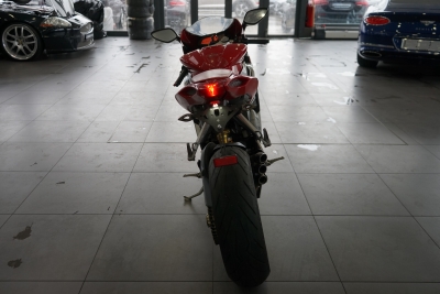MV Agusta F3 675 QUICKSHIFT+ 4 Ven128 PS (94 kW) pro Zylinder, 3 Zylinder Reihe, Wasser-/ölgekühlt 71 Nm bei 10.600 U/min