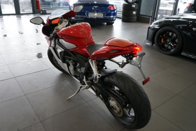 MV Agusta F3 675 QUICKSHIFT+ 4 Ven128 PS (94 kW) pro Zylinder, 3 Zylinder Reihe, Wasser-/ölgekühlt 71 Nm bei 10.600 U/min