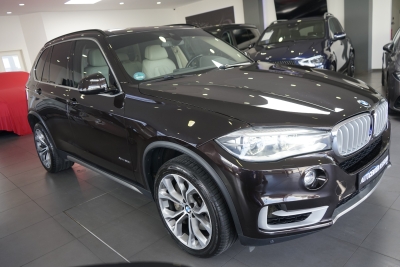 BMW X5 xDrive 50 i+NAVI+360°KAMERA+PANO+AHK+SUND SYS