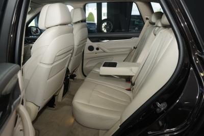 BMW X5 xDrive 50 i+NAVI+360°KAMERA+PANO+AHK+SUND SYS