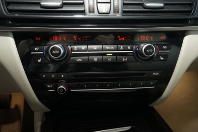 BMW X5 xDrive 50 i+NAVI+360°KAMERA+PANO+AHK+SUND SYS