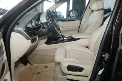 BMW X5 xDrive 50 i+NAVI+360°KAMERA+PANO+AHK+SUND SYS