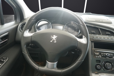 Peugeot 5008 Allure+HEAD UP+PANO+PDC+7 SITZE+TEMPOMAT