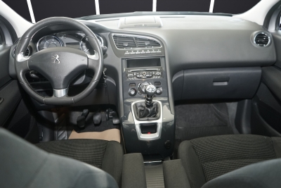 Peugeot 5008 Allure+HEAD UP+PANO+PDC+7 SITZE+TEMPOMAT