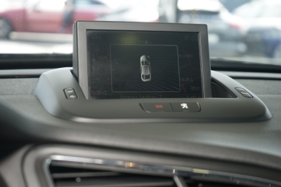 Peugeot 5008 Allure+HEAD UP+PANO+PDC+7 SITZE+TEMPOMAT