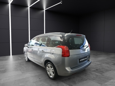Peugeot 5008 Allure+HEAD UP+PANO+PDC+7 SITZE+TEMPOMAT