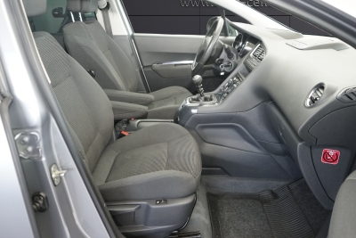 Peugeot 5008 Allure+HEAD UP+PANO+PDC+7 SITZE+TEMPOMAT