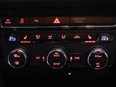 Seat Leon FR DSG+Navi+Shzg+PDC+Carplay+Teilleder+1.Hd