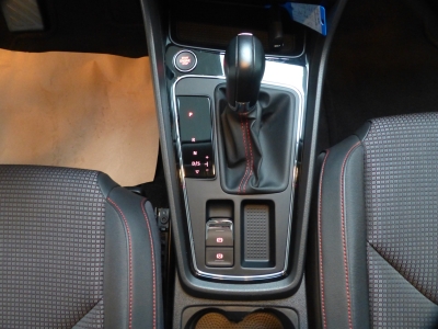 Seat Leon FR DSG+Navi+Shzg+PDC+Carplay+Teilleder+1.Hd
