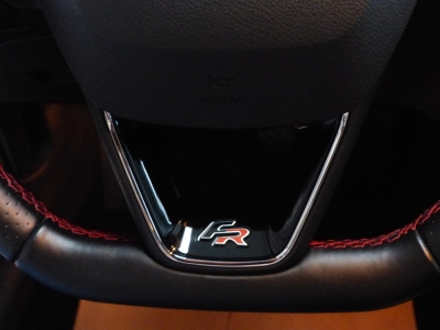 Seat Leon FR DSG+Navi+Shzg+PDC+Carplay+Teilleder+1.Hd