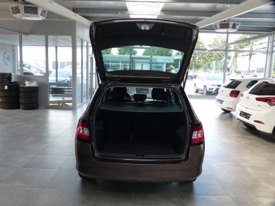 Skoda Fabia Style Klima+Shzg+PDC+BT+TÜV&Inspektion neu