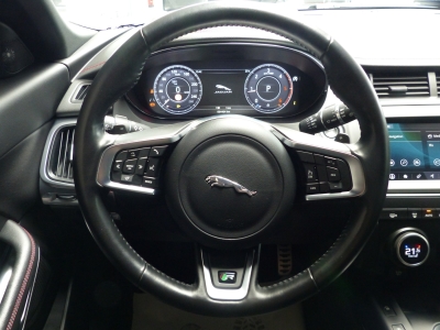 Jaguar E-Pace Chequered Flag AWD Black Pack+Panod+ACC 