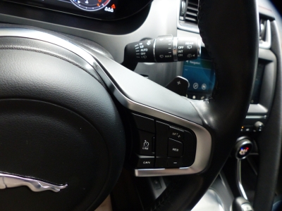 Jaguar E-Pace Chequered Flag AWD Black Pack+Panod+ACC 