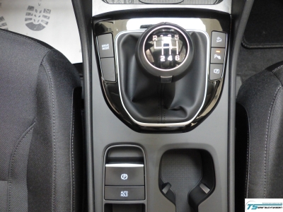 Hyundai TUCSON 1.6 2WD Navi+Shzg+Lhzg+SmartKey+Cam+Alu17
