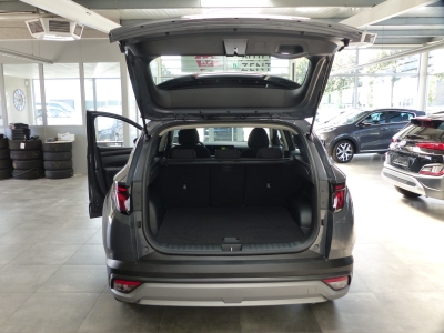 Hyundai TUCSON 1.6 2WD Navi+Shzg+Lhzg+SmartKey+Cam+Alu17