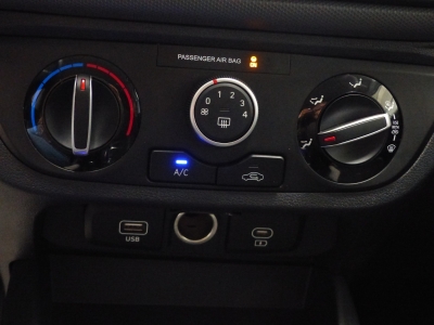 Hyundai i10 1.0 Navi+Shzg+Lhzg+Alu15+Tempomat+Cam+PDC