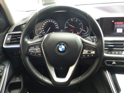 BMW 320 d xD Sport Line AHK+Standh+LED+PDC+Navi+Shzg