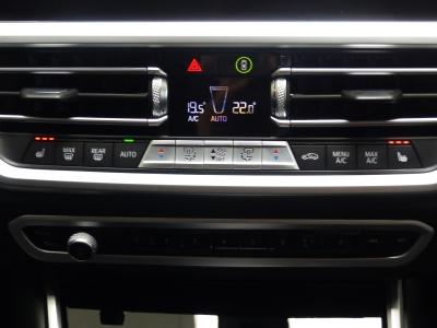 BMW 320 d xD Sport Line AHK+Standh+LED+PDC+Navi+Shzg