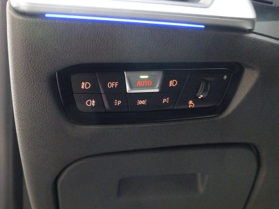 BMW 320 d xD Sport Line AHK+Standh+LED+PDC+Navi+Shzg