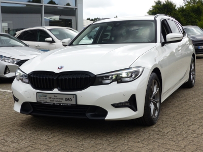 BMW 320 d xD Sport Line AHK+Standh+LED+PDC+Navi+Shzg