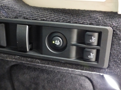 BMW 320 d xD Sport Line AHK+Standh+LED+PDC+Navi+Shzg