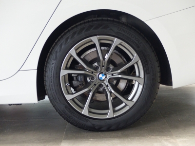 BMW 320 d xD Sport Line AHK+Standh+LED+PDC+Navi+Shzg