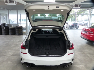 BMW 320 d xD Sport Line AHK+Standh+LED+PDC+Navi+Shzg
