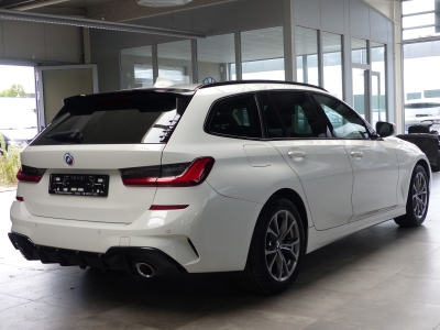 BMW 320 d xD Sport Line AHK+Standh+LED+PDC+Navi+Shzg