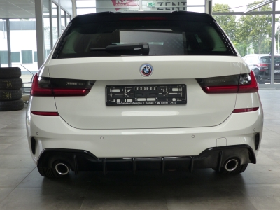 BMW 320 d xD Sport Line AHK+Standh+LED+PDC+Navi+Shzg