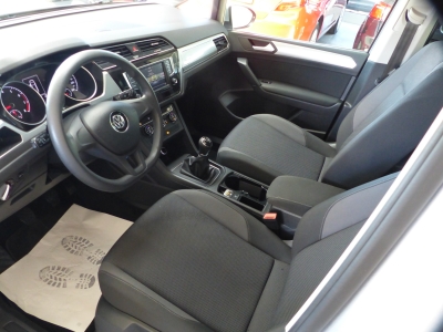 VW Touran Trendline 7-Sitzer+AHK+Navi+PDC+3xKlima