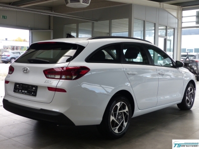 Hyundai i30 Kombi 1,5 GDI 6MT Navi+PDC v&h+RFK+LED+ALU