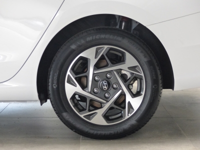 Hyundai i30 Kombi 1,5 GDI 6MT Navi+PDC v&h+RFK+LED+ALU
