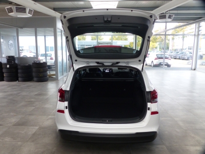 Hyundai i30 Kombi 1,5 GDI 6MT Navi+PDC v&h+RFK+LED+ALU