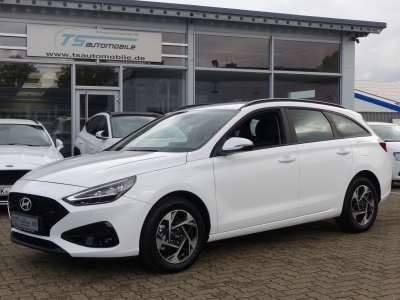 Hyundai i30 Kombi 1,5 GDI 6MT Navi+PDC v&h+RFK+LED+ALU
