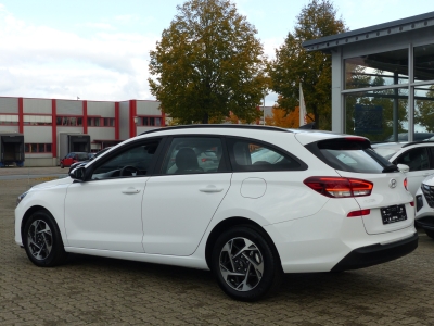 Hyundai i30 Kombi 1,5 GDI 6MT Navi+PDC v&h+RFK+LED+ALU