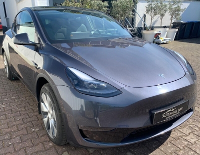 Tesla Model Y Long Range AWD * innen Weiß * 1.Hand