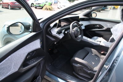 Peugeot 3008 Hybrid Allure NAVI SHZ+LHZ LED 360°Kamera