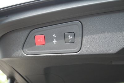Peugeot 3008 Allure 1.6 Blue HDI AT6, Navi, 360°-Kamera