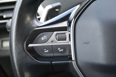 Peugeot 3008 Allure 1.6 Blue HDI AT6, Navi, 360°-Kamera